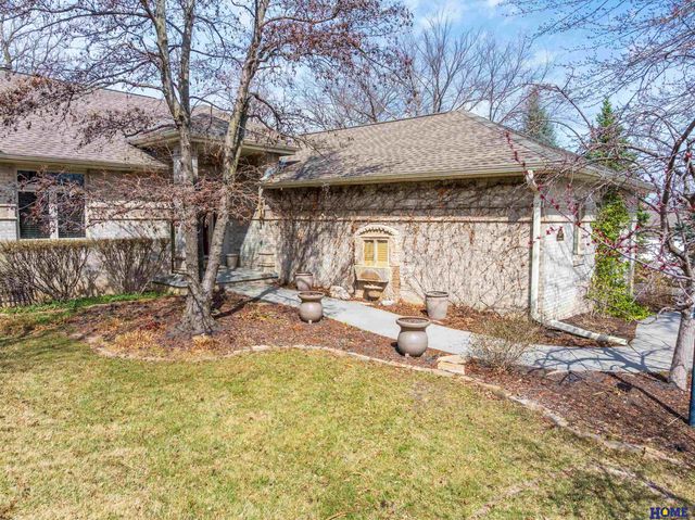 9214 Pioneer Court, Lincoln, NE 68520