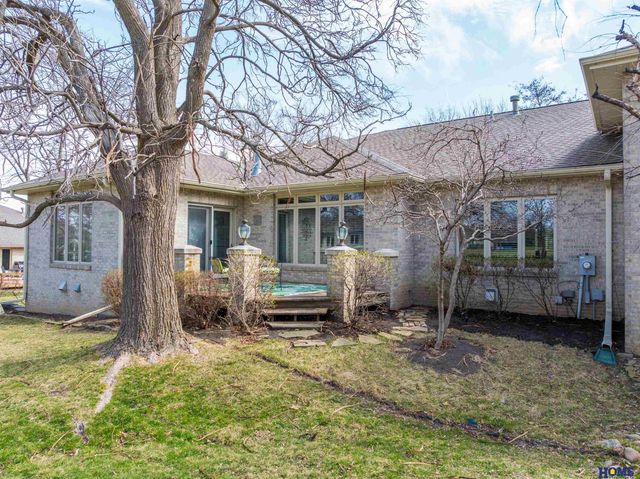 9214 Pioneer Court, Lincoln, NE 68520