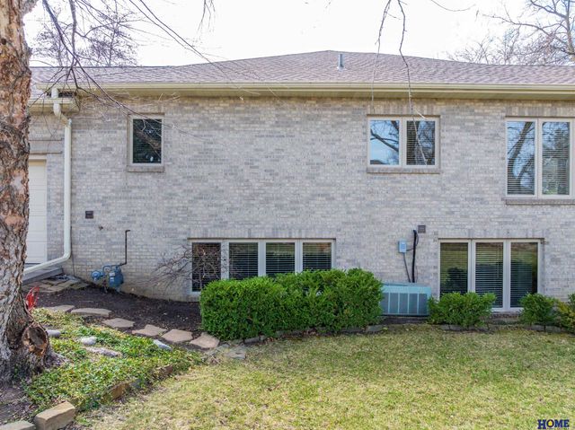 9214 Pioneer Court, Lincoln, NE 68520