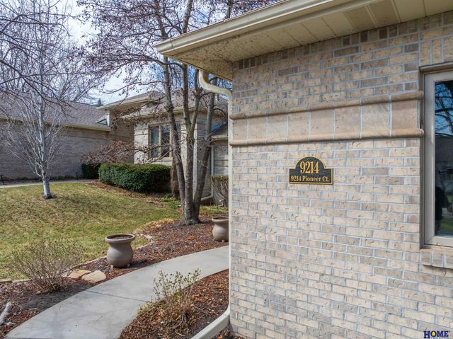 9214 Pioneer Court, Lincoln, NE 68520