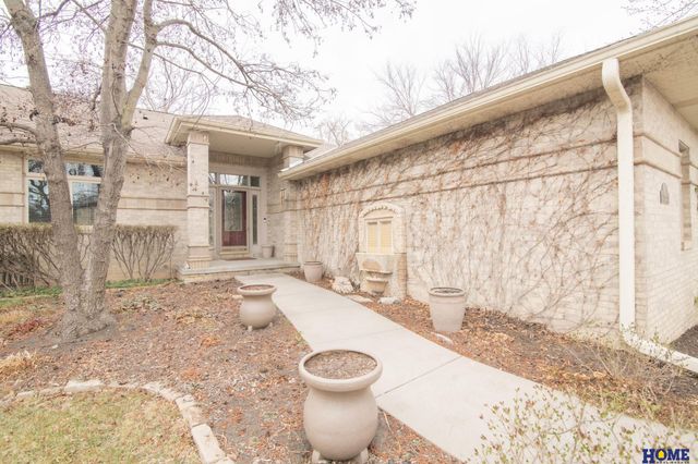 9214 Pioneer Court, Lincoln, NE 68520