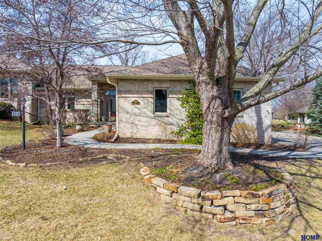 9214 Pioneer Court, Lincoln, NE 68520