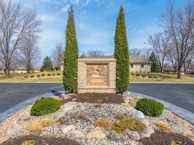 9214 Pioneer Court, Lincoln, NE 68520