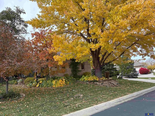 9214 Pioneer Court, Lincoln, NE 68520