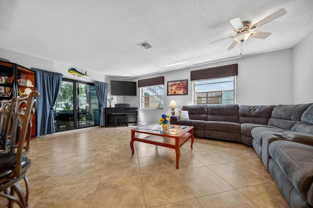 4083 SE Centerboard Lane 3-a, Stuart, FL 34997