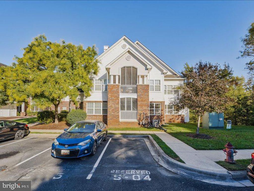 6522 LAKE PARK DR #105, Greenbelt, MD 20770