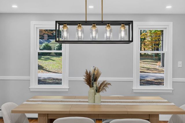 7 Hillcrest Dr, Chelmsford, MA 01824