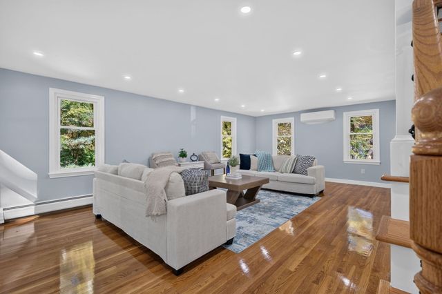 7 Hillcrest Dr, Chelmsford, MA 01824