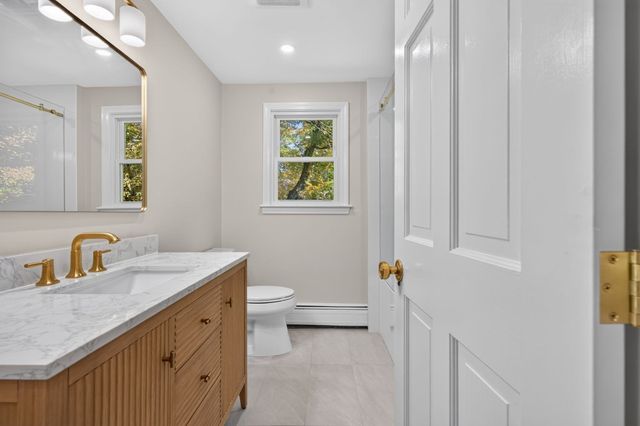 7 Hillcrest Dr, Chelmsford, MA 01824