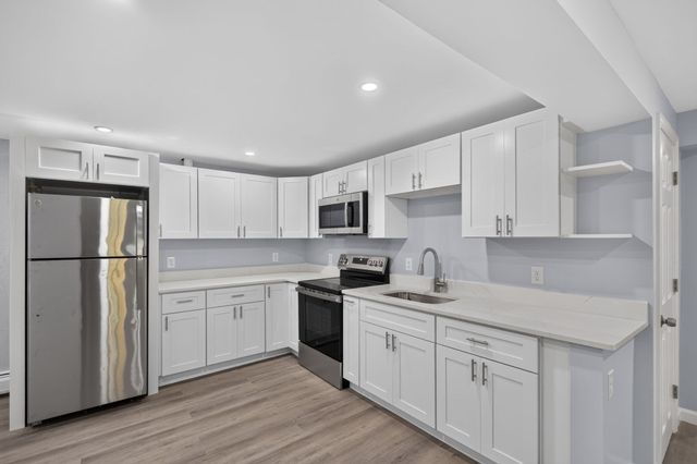 7 Hillcrest Dr, Chelmsford, MA 01824