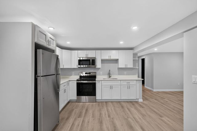 7 Hillcrest Dr, Chelmsford, MA 01824