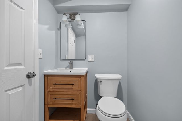 7 Hillcrest Dr, Chelmsford, MA 01824