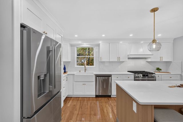 7 Hillcrest Dr, Chelmsford, MA 01824