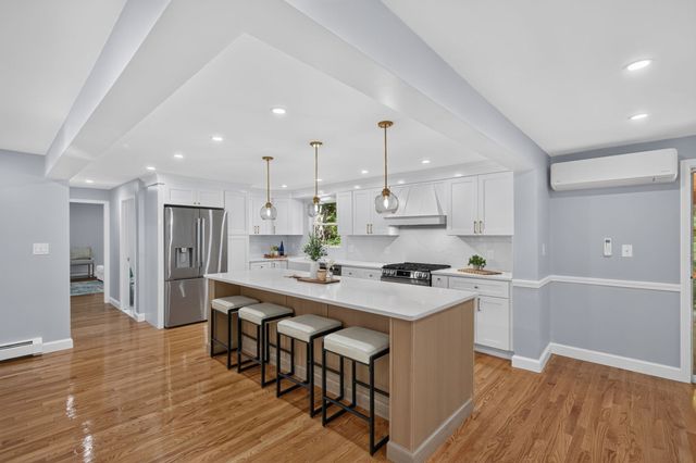 7 Hillcrest Dr, Chelmsford, MA 01824