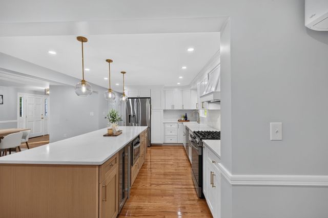 7 Hillcrest Dr, Chelmsford, MA 01824