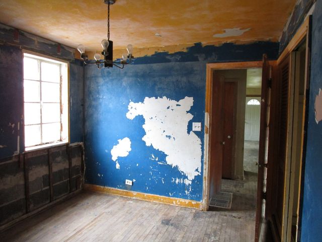 240 Linden Avenue, Bellwood, IL 60104