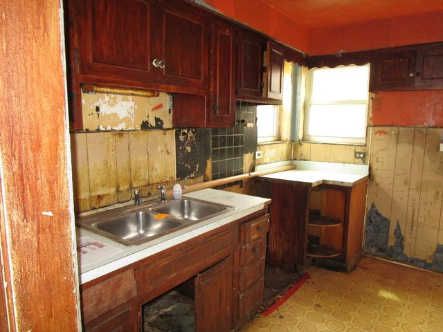 240 Linden Avenue, Bellwood, IL 60104