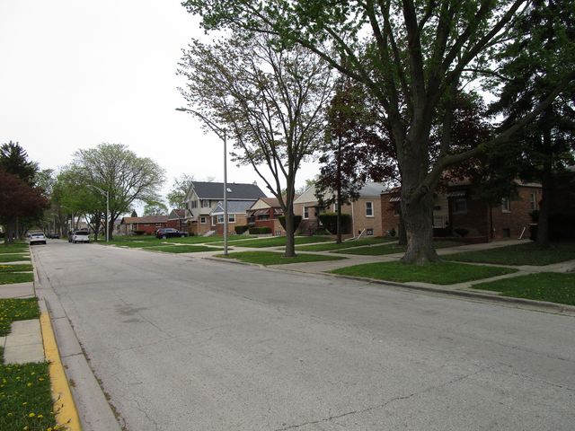 240 Linden Avenue, Bellwood, IL 60104