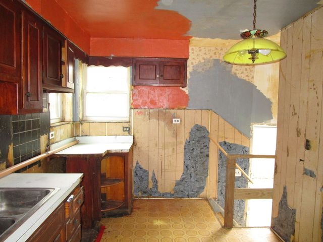 240 Linden Avenue, Bellwood, IL 60104