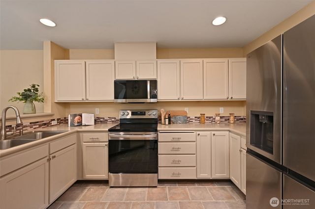 2001 120th Place SE #7-101, Everett, WA 98208