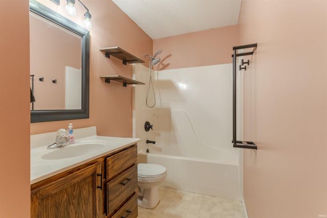 1703 Green Castle Drive, Evansville, IN 47715