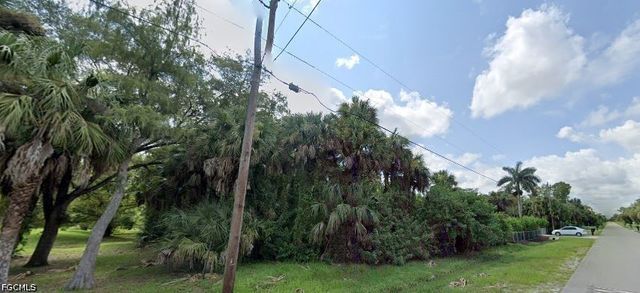 190 19th ST NW, Naples, FL 34120