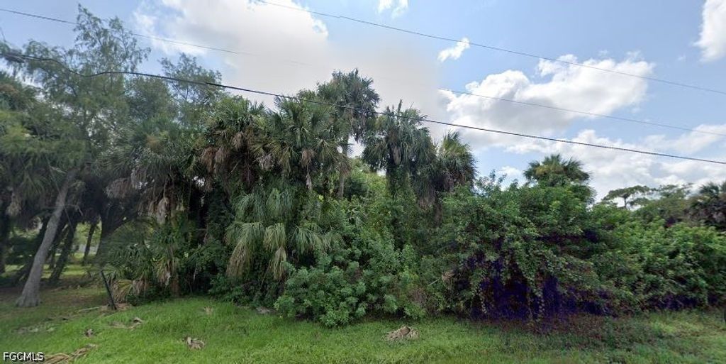 190 19th ST NW, Naples, FL 34120