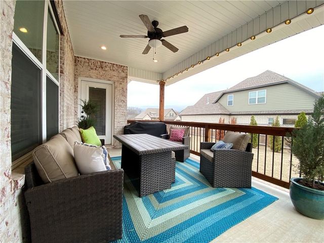 300 Waterfall Lane, Elm Springs, AR 72762