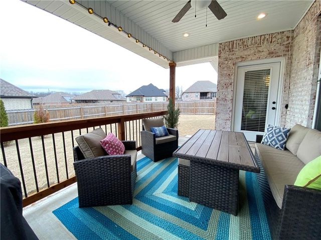 300 Waterfall Lane, Elm Springs, AR 72762