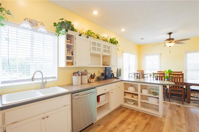 8700 S Corn Cemetery Road, Oak Grove, MO 64075