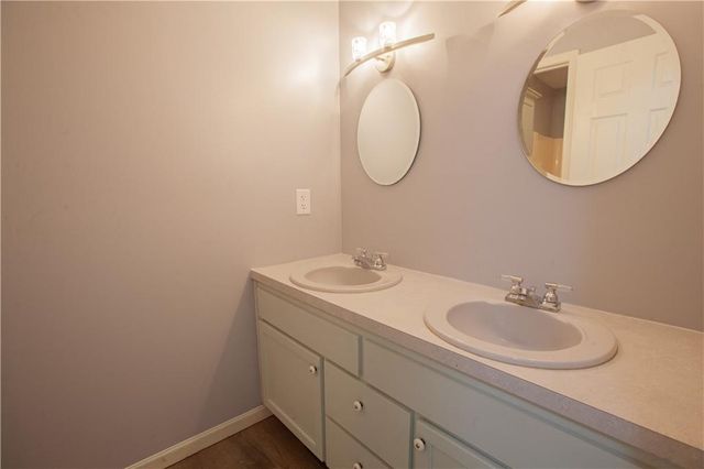 8700 S Corn Cemetery Road, Oak Grove, MO 64075