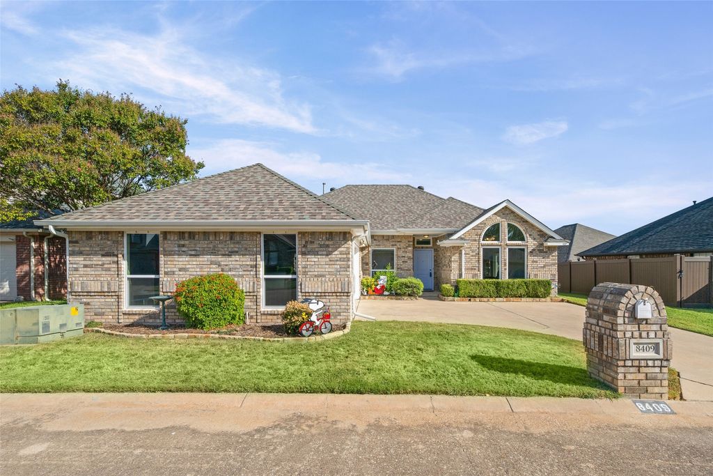 8409 Golf Club Circle, Fort Worth, TX 76179