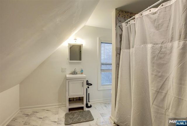 736 Lake, Newark, NJ 07104