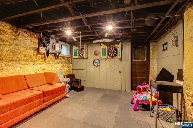 736 Lake, Newark, NJ 07104