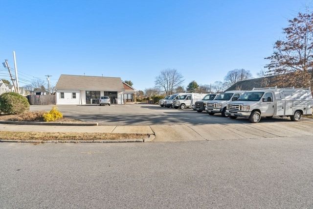 655 Saw Mill Brook Pkwy E, Newton, MA 02459