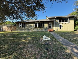 121 Georgia Pl, Portland, TX 78374