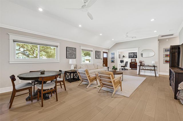 806 English Street, Houston, TX 77009