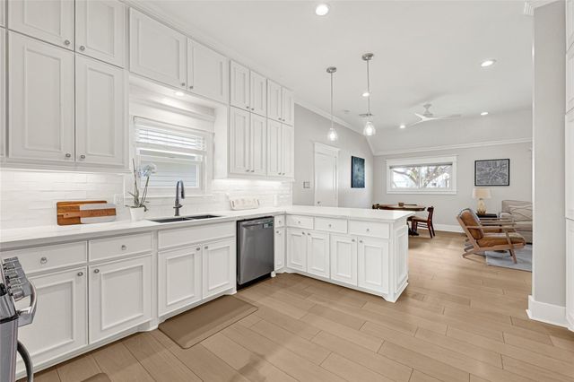 806 English Street, Houston, TX 77009