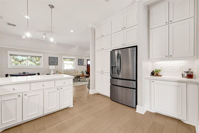 806 English Street, Houston, TX 77009