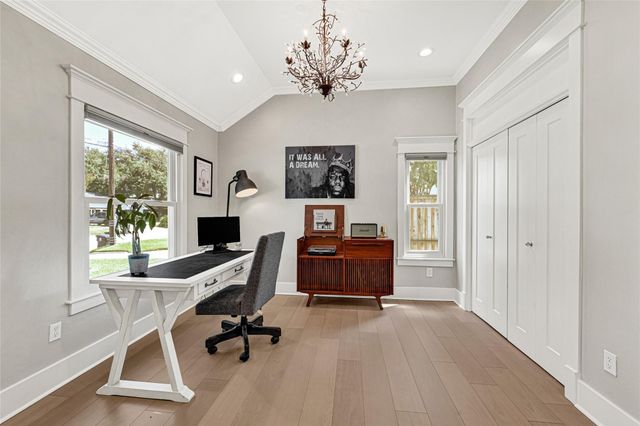 806 English Street, Houston, TX 77009