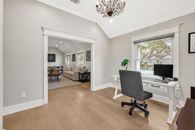 806 English Street, Houston, TX 77009