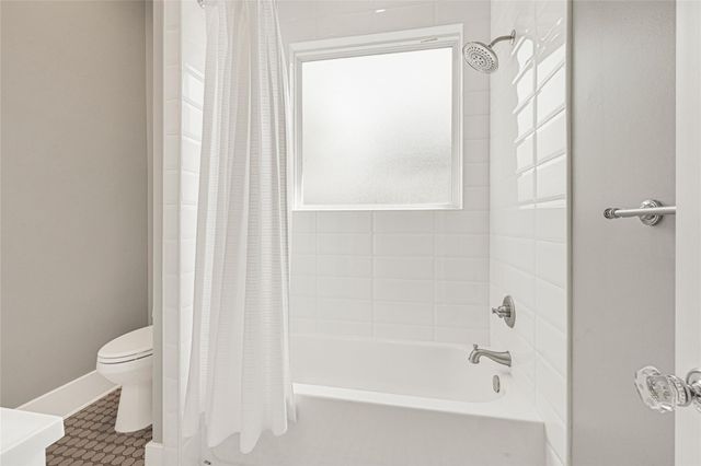 806 English Street, Houston, TX 77009