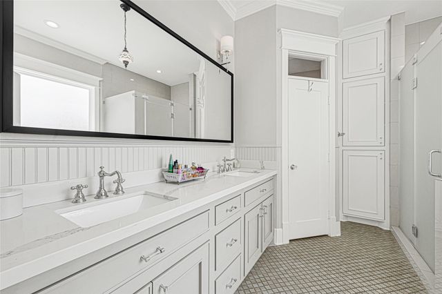 806 English Street, Houston, TX 77009