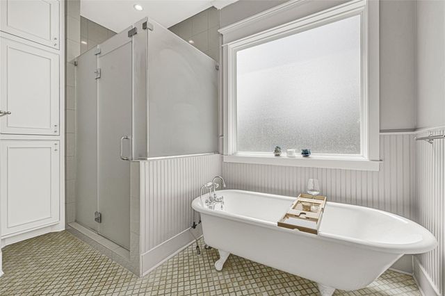 806 English Street, Houston, TX 77009