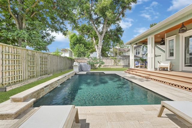 806 English Street, Houston, TX 77009