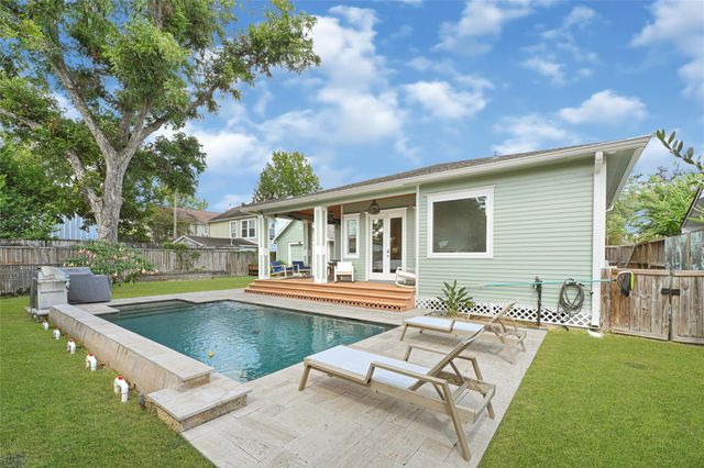 806 English Street, Houston, TX 77009