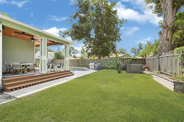 806 English Street, Houston, TX 77009