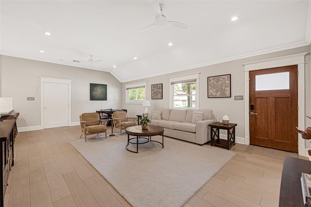 806 English Street, Houston, TX 77009