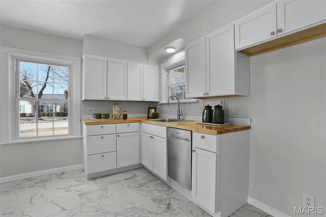 2712 Manderly Drive, Brentwood, MO 63144