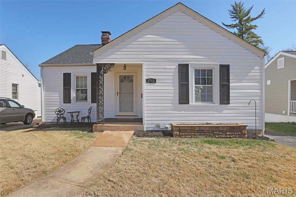 2712 Manderly Drive, Brentwood, MO 63144